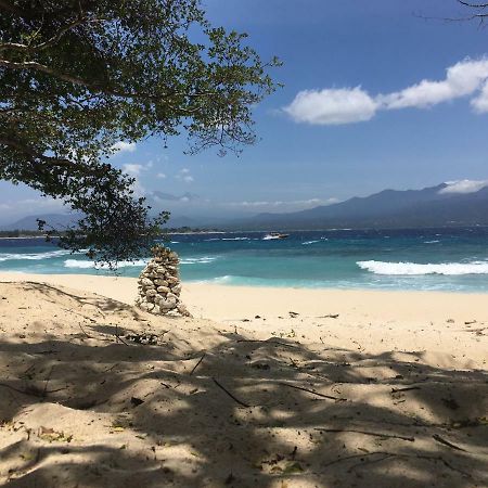 Biru Meno Beach Bungalows Gili Meno Exterior photo