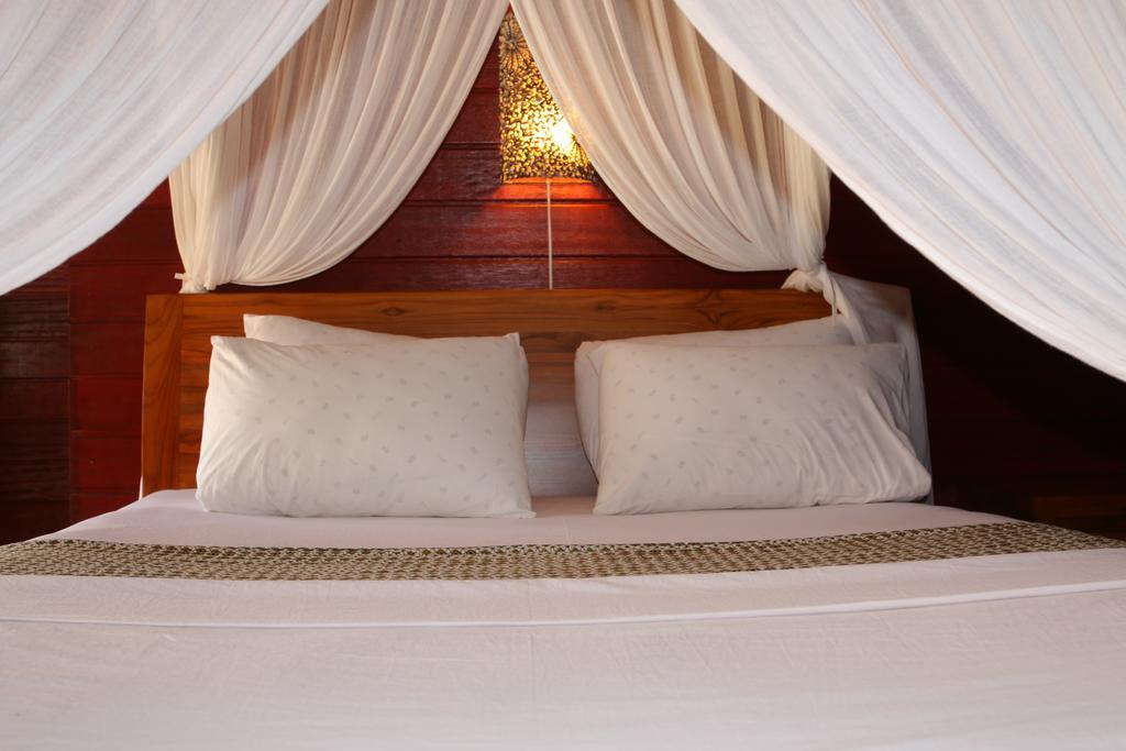 Biru Meno Beach Bungalows Gili Meno Room photo