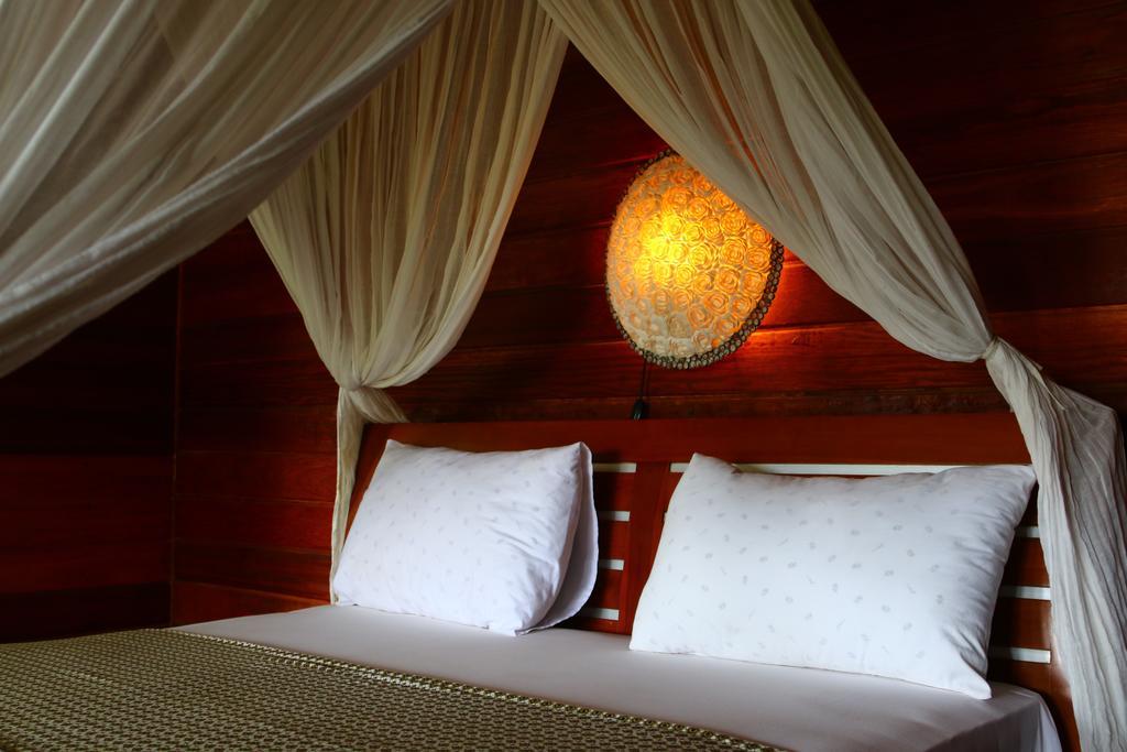 Biru Meno Beach Bungalows Gili Meno Room photo