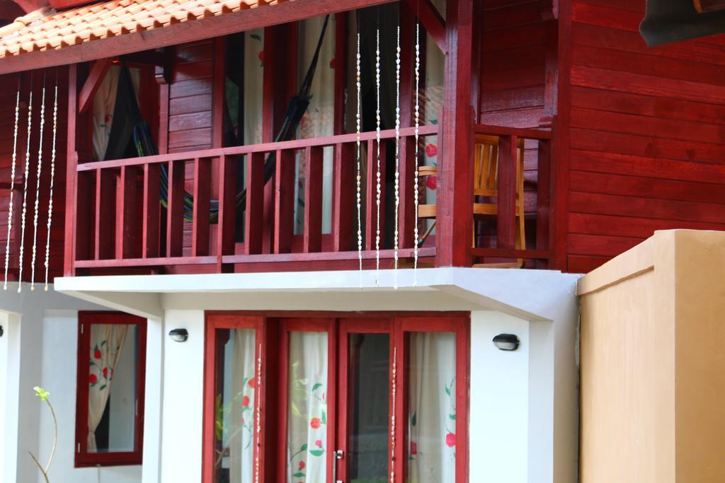 Biru Meno Beach Bungalows Gili Meno Room photo