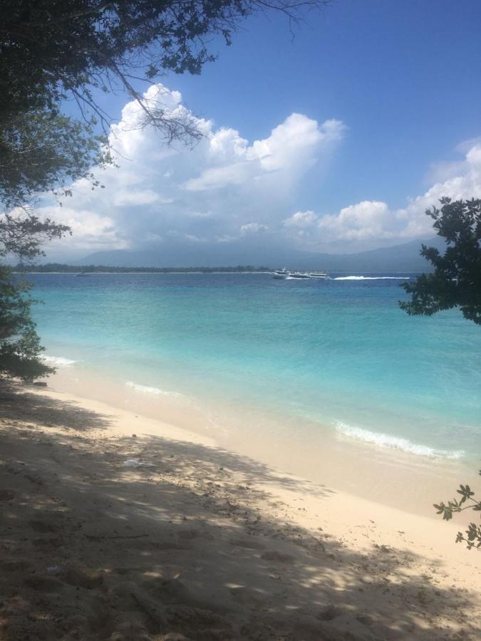 Biru Meno Beach Bungalows Gili Meno Exterior photo