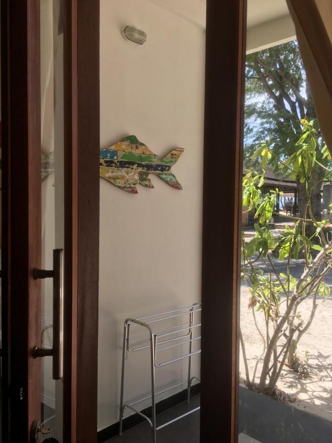 Biru Meno Beach Bungalows Gili Meno Exterior photo
