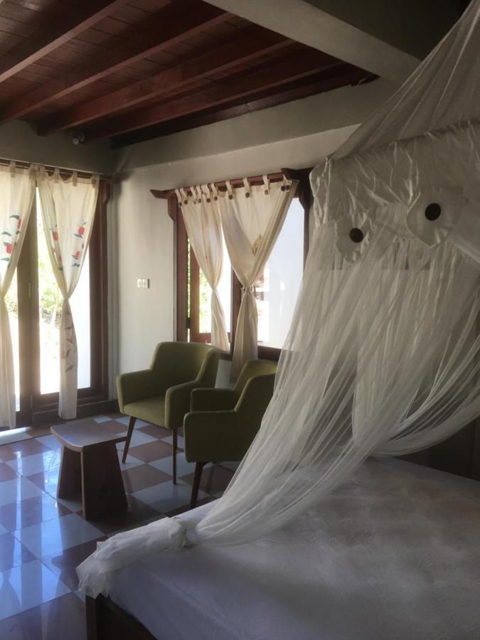 Biru Meno Beach Bungalows Gili Meno Exterior photo