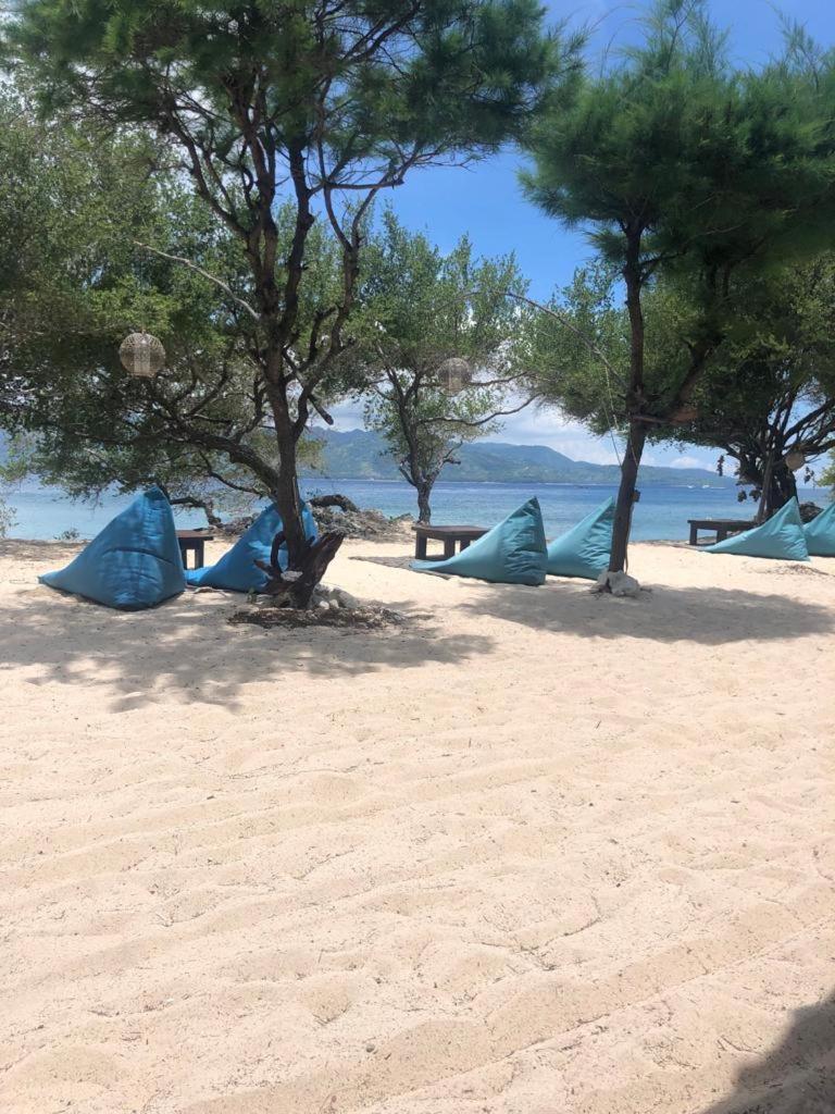 Biru Meno Beach Bungalows Gili Meno Exterior photo
