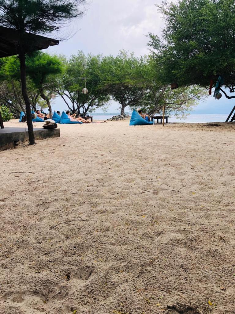 Biru Meno Beach Bungalows Gili Meno Exterior photo