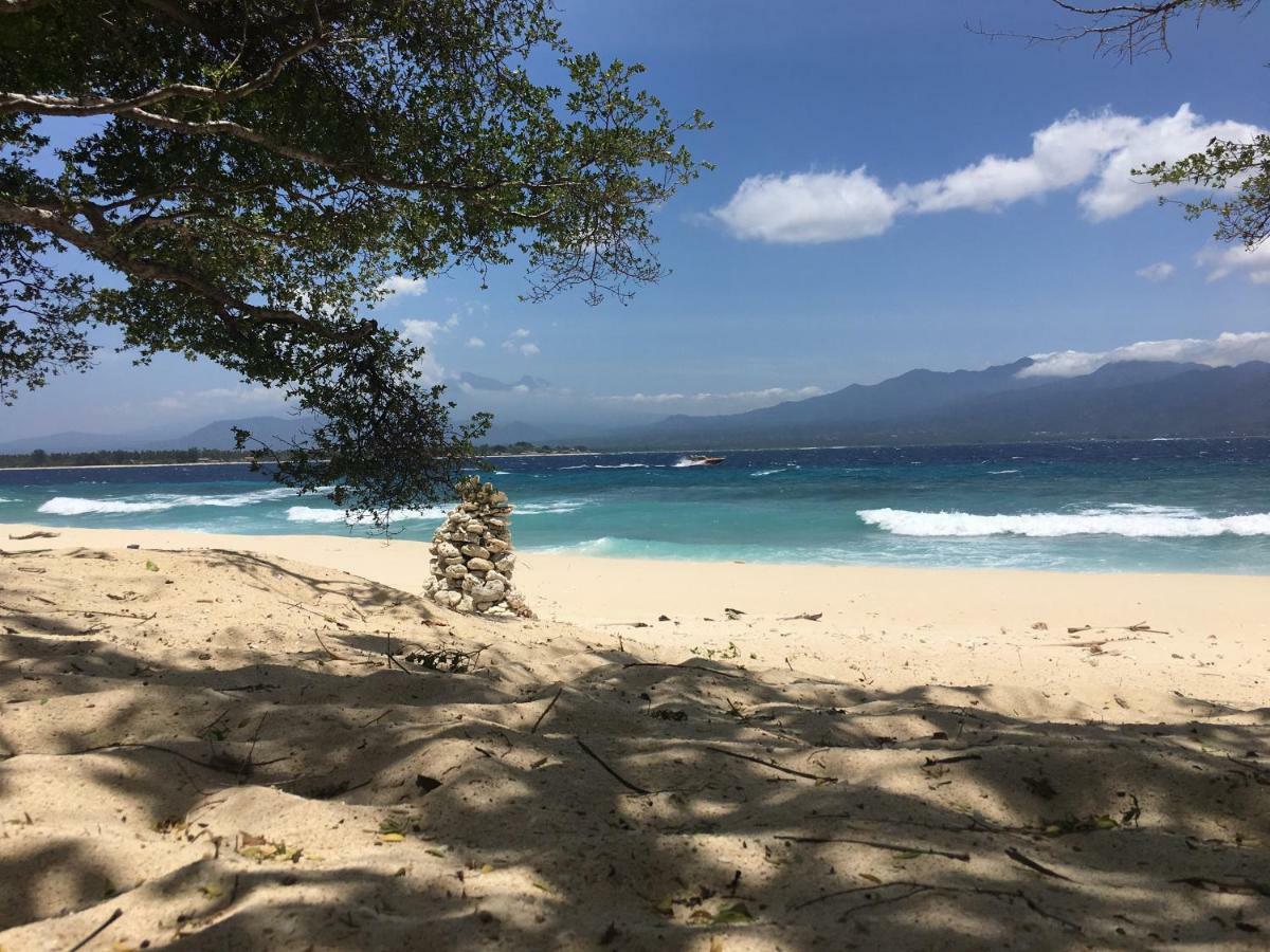 Biru Meno Beach Bungalows Gili Meno Exterior photo