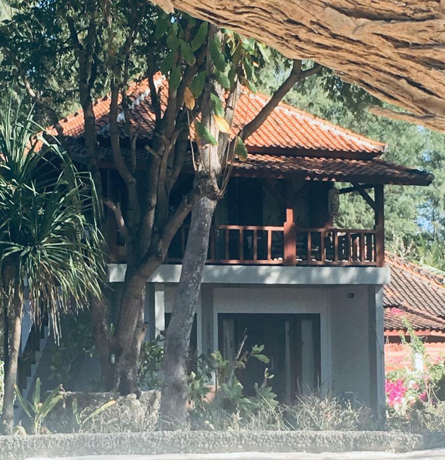 Biru Meno Beach Bungalows Gili Meno Exterior photo